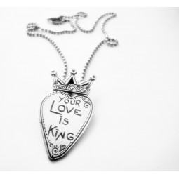 Pendentif "YOUR LOVE IS KING"