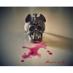 « Skull Vampire » ring...